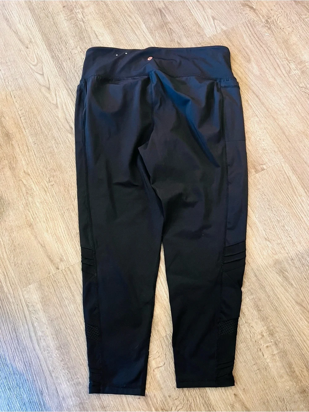 LIVI Active Black Capri Leggings Size 18/20 - Picture 3 of 3